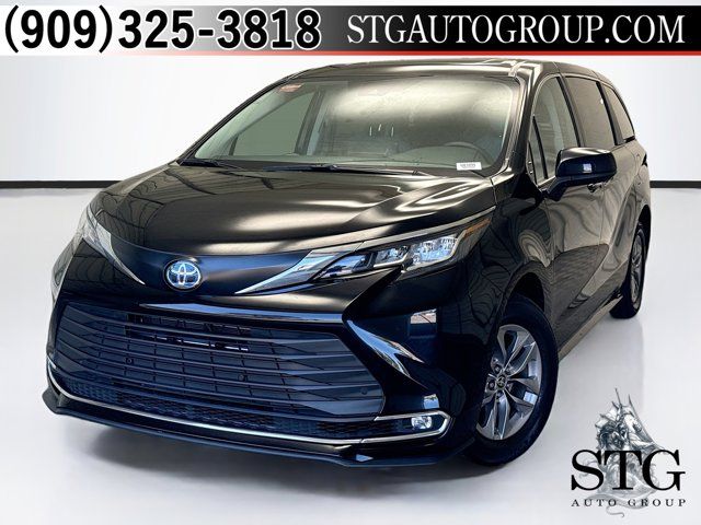 2022 Toyota Sienna XLE