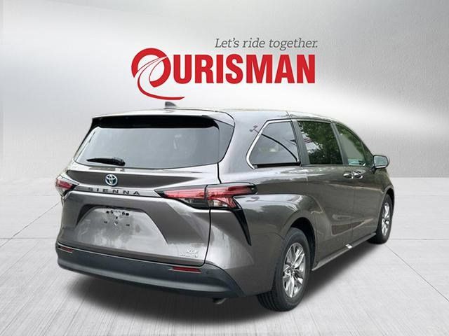2022 Toyota Sienna XLE