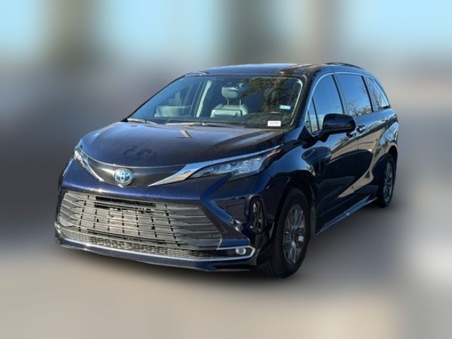 2022 Toyota Sienna XLE