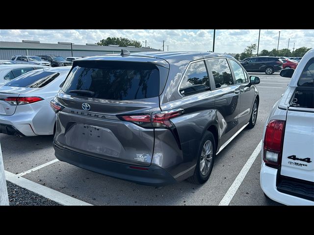 2022 Toyota Sienna XLE