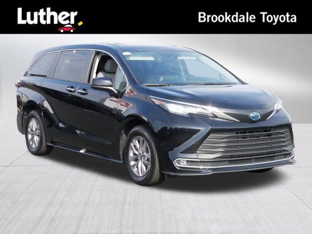 2022 Toyota Sienna XLE