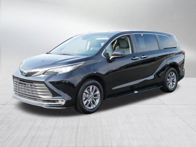 2022 Toyota Sienna XLE