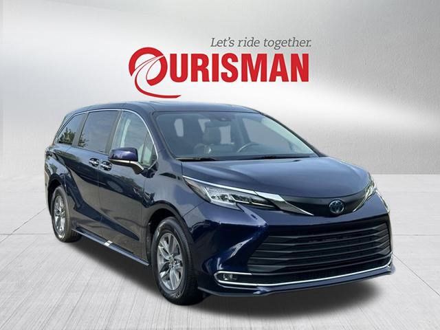 2022 Toyota Sienna XLE