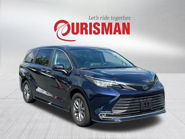 2022 Toyota Sienna XLE