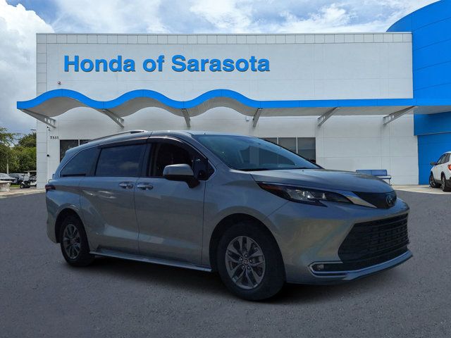 2022 Toyota Sienna XLE