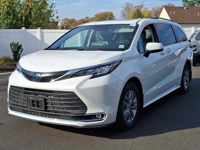 2022 Toyota Sienna XLE