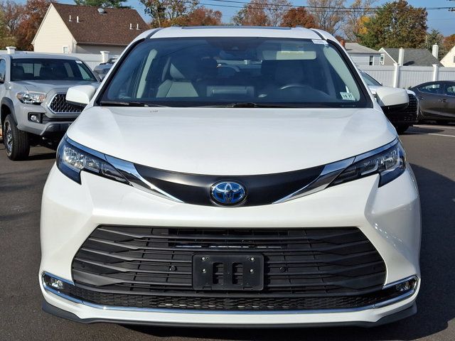 2022 Toyota Sienna XLE