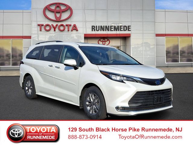 2022 Toyota Sienna XLE