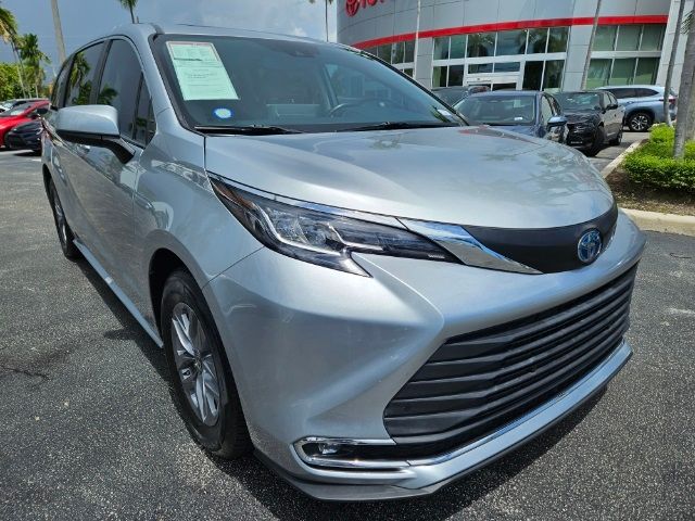 2022 Toyota Sienna XLE