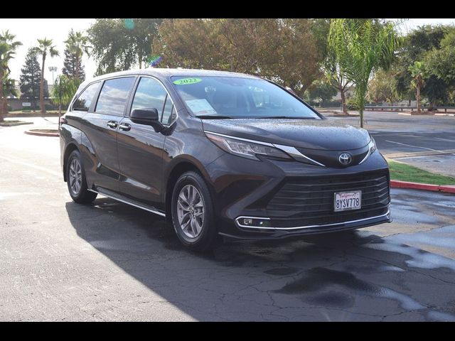 2022 Toyota Sienna XLE