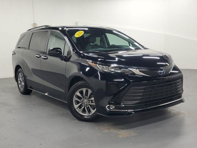 2022 Toyota Sienna XLE