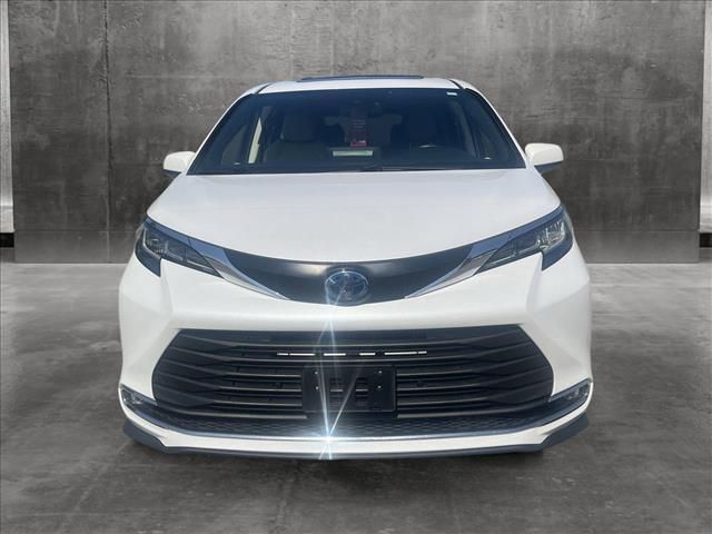 2022 Toyota Sienna XLE