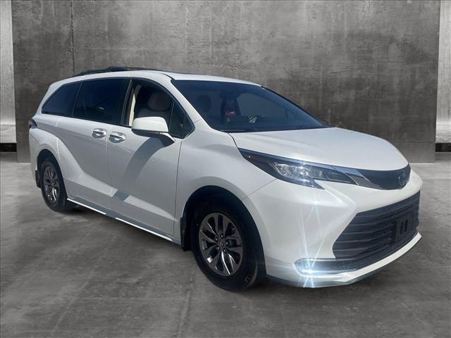 2022 Toyota Sienna XLE