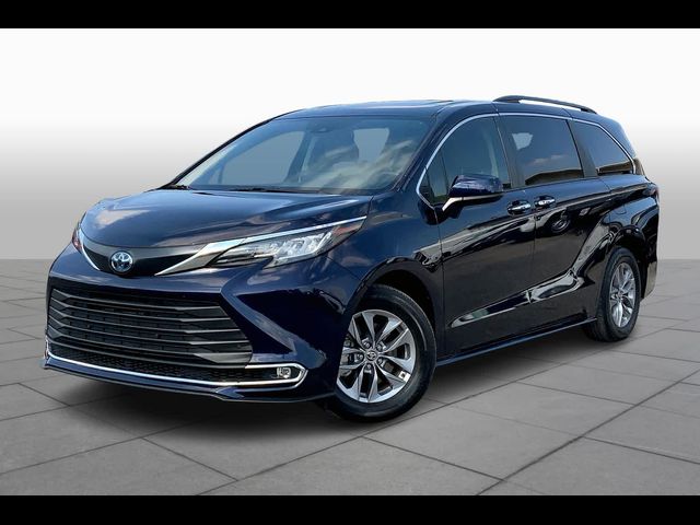 2022 Toyota Sienna XLE