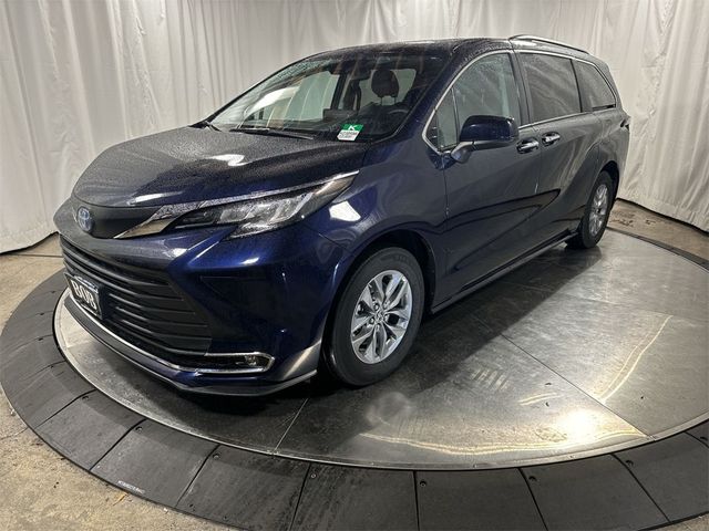 2022 Toyota Sienna XLE