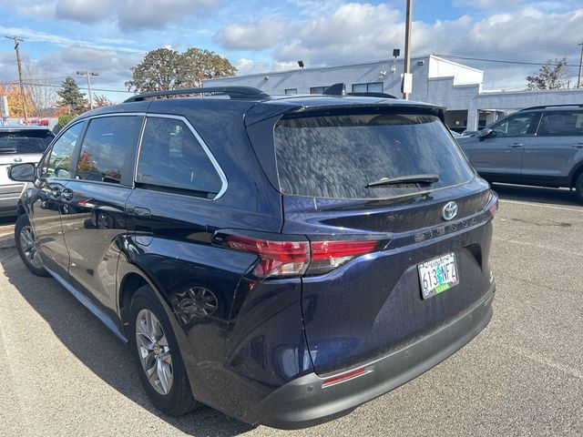 2022 Toyota Sienna XLE