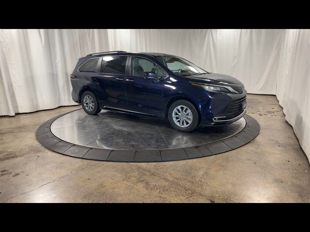 2022 Toyota Sienna XLE