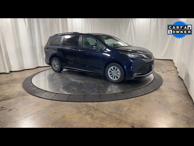 2022 Toyota Sienna XLE