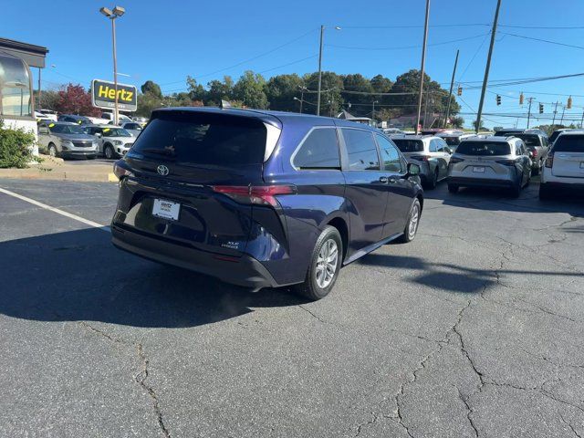 2022 Toyota Sienna XLE