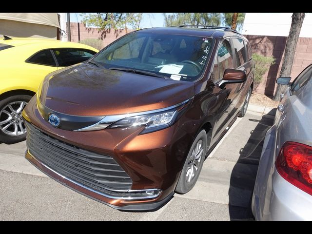 2022 Toyota Sienna XLE