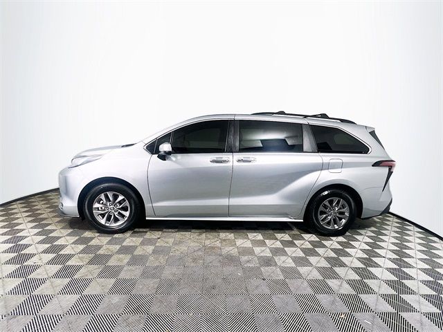 2022 Toyota Sienna XLE