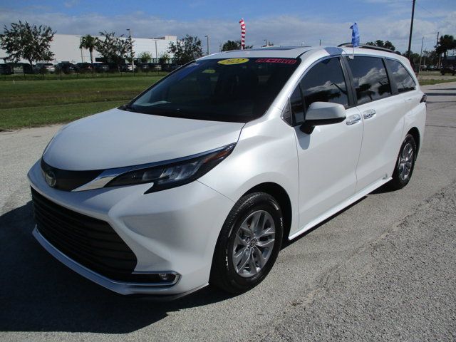 2022 Toyota Sienna XLE