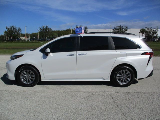 2022 Toyota Sienna XLE