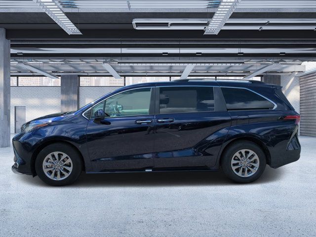 2022 Toyota Sienna XLE