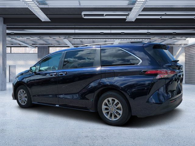 2022 Toyota Sienna XLE