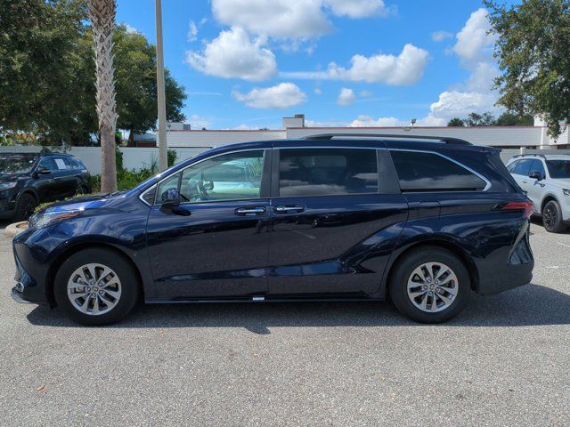 2022 Toyota Sienna XLE