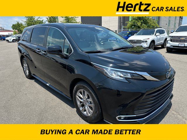 2022 Toyota Sienna XLE