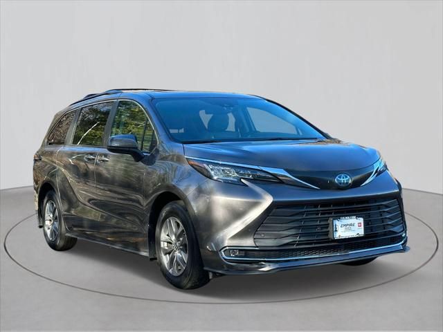 2022 Toyota Sienna XLE