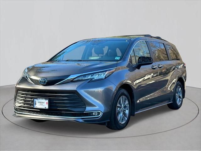 2022 Toyota Sienna XLE