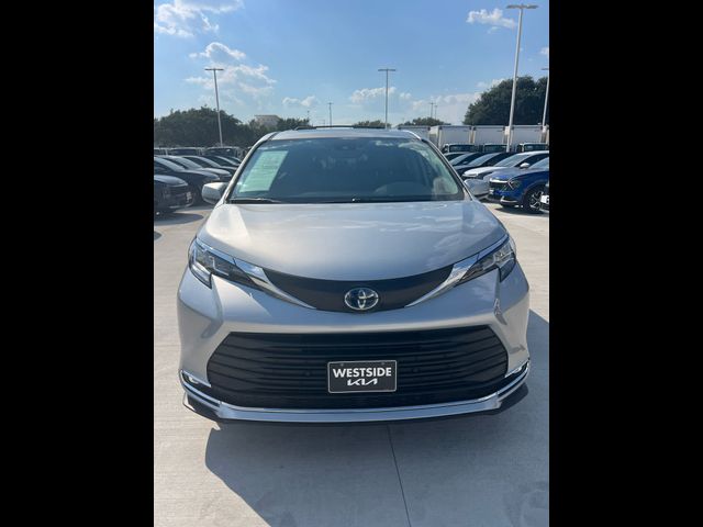 2022 Toyota Sienna XLE