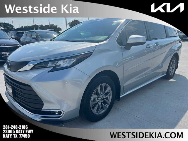 2022 Toyota Sienna XLE