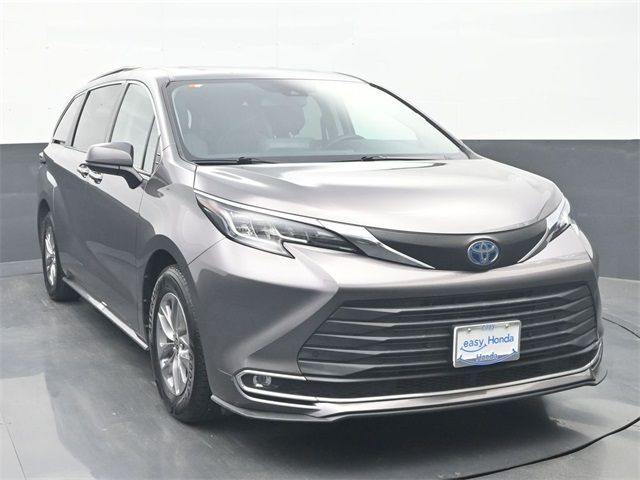 2022 Toyota Sienna XLE