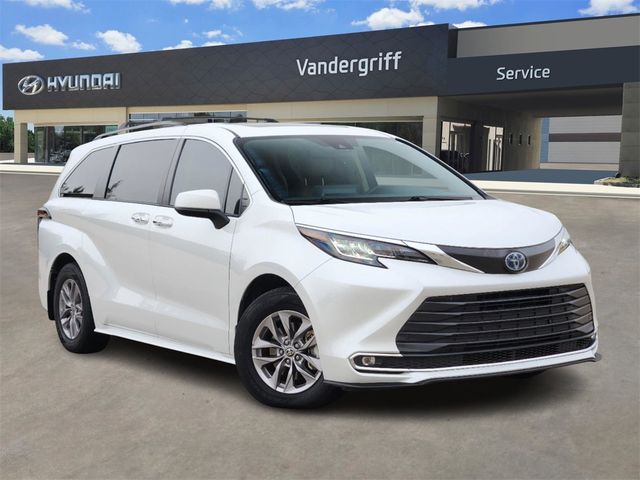 2022 Toyota Sienna XLE