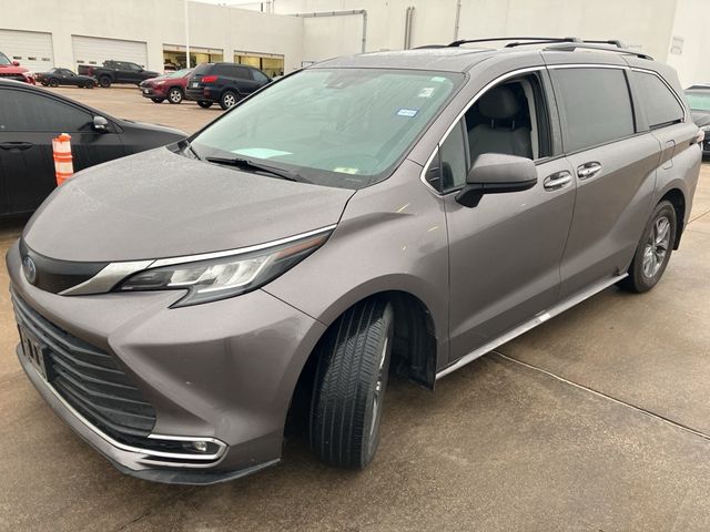 2022 Toyota Sienna XLE