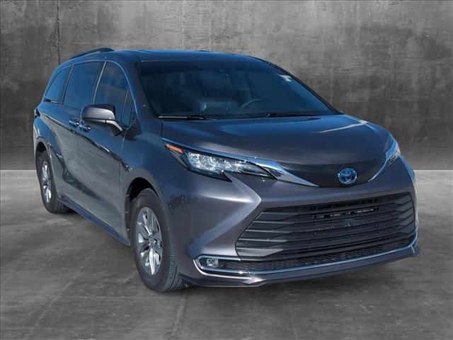 2022 Toyota Sienna XLE