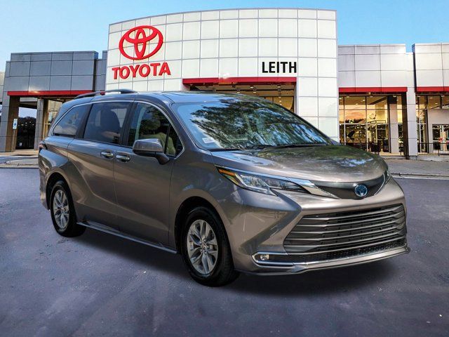 2022 Toyota Sienna XLE