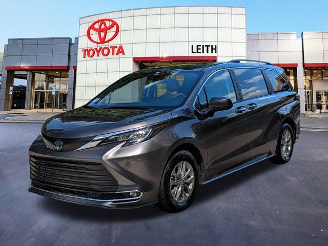 2022 Toyota Sienna XLE