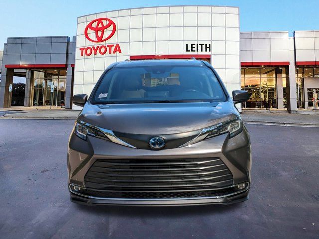 2022 Toyota Sienna XLE