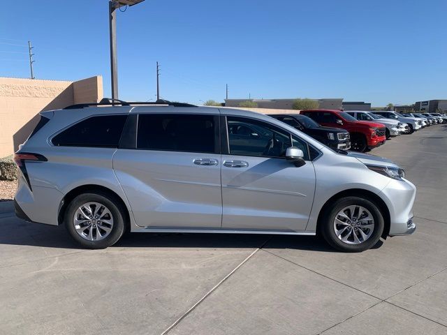 2022 Toyota Sienna XLE