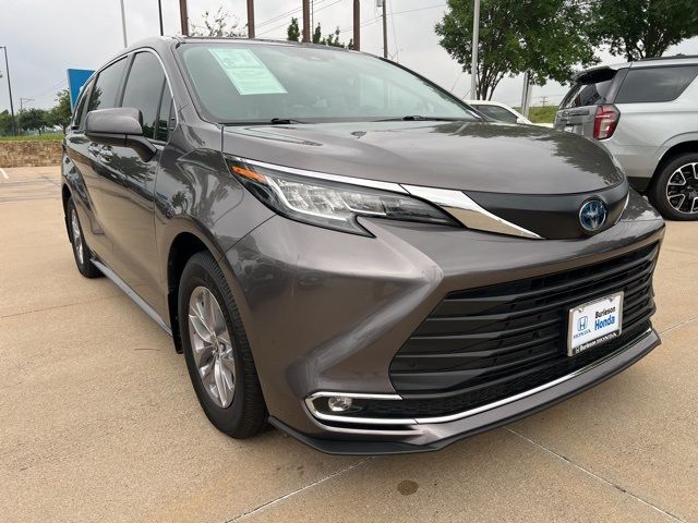 2022 Toyota Sienna XLE