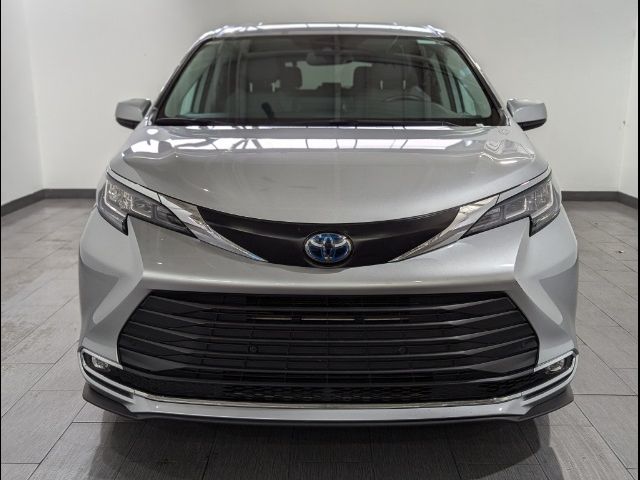 2022 Toyota Sienna XLE