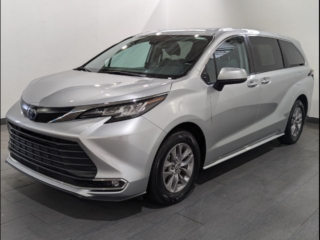 2022 Toyota Sienna XLE