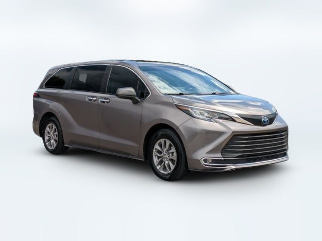2022 Toyota Sienna XLE