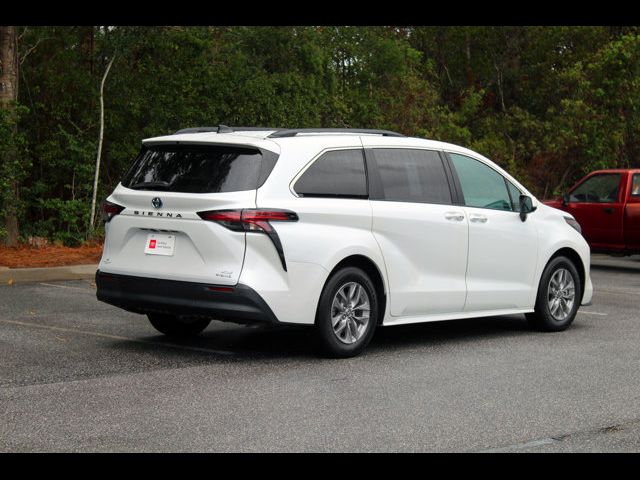 2022 Toyota Sienna XLE