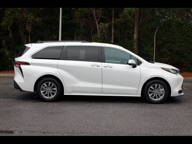 2022 Toyota Sienna XLE