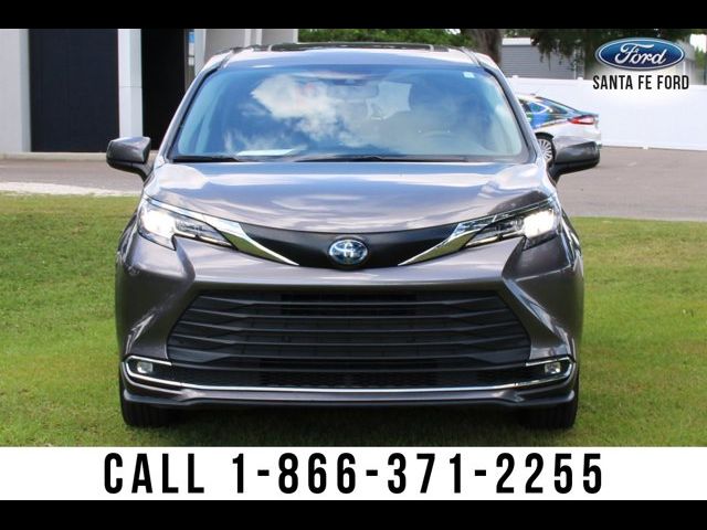 2022 Toyota Sienna XLE